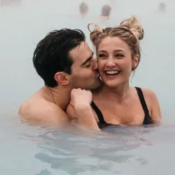 گیف استیکر عاشقونه😌